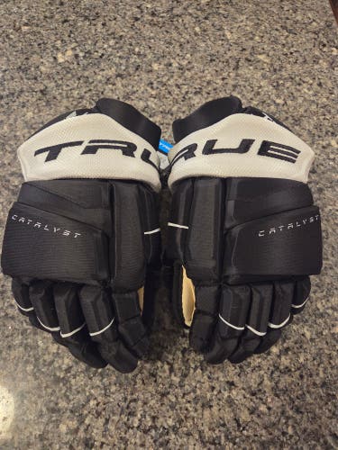 True Catalyst Pro M17 Gloves 13" (New with tags)