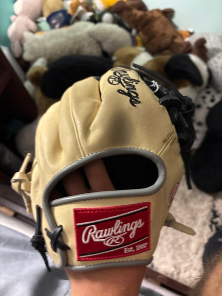 Infield RH Rawlings 200 Series Baseball Glove 9.5" (Used)
