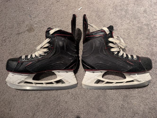 Bauer Vapor X500 LE Hockey Skates Regular Width Size 3.5 (Used)