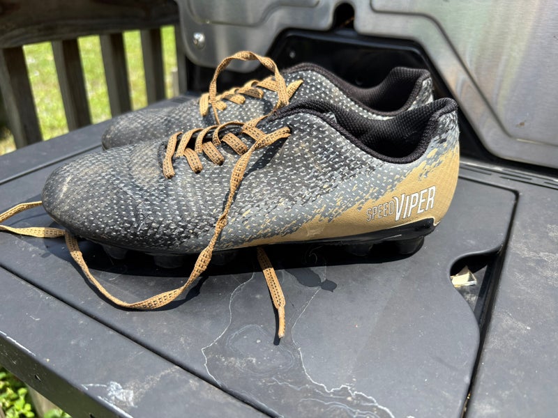 Black Unisex 4Y (Big Kids / Youth) DSG Molded Cleats Cleats (Used)