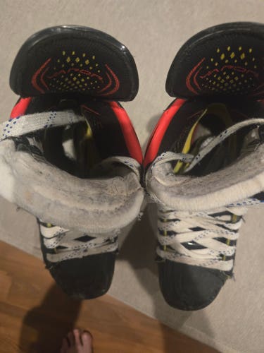 2020 Bauer Vapor 2X Hockey Skates Regular Width Size 5.5 (Used)