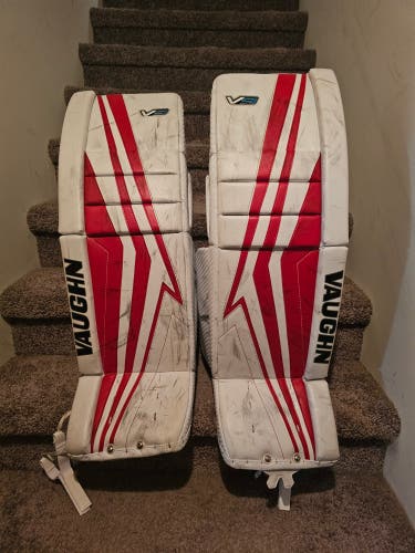 35" Vaughn V9 Goalie Leg Pads (Used)