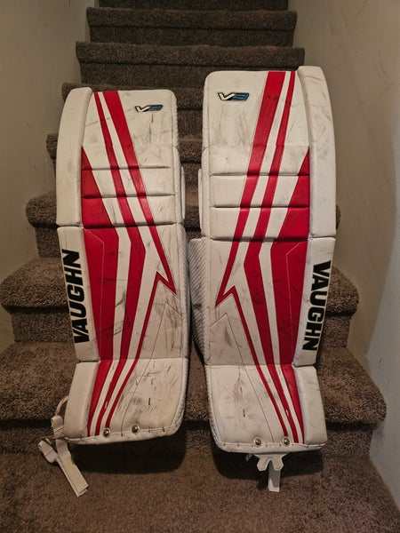 35" Vaughn V9 Goalie Leg Pads (Used)