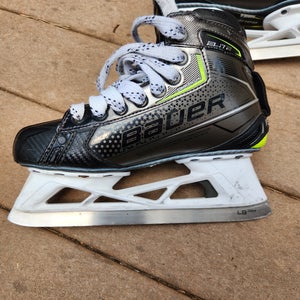 Bauer Elite Hockey Goalie Skates Size 5.5 (Used)