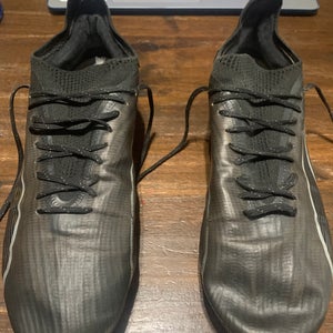 Black Men's Size M 9.5 (W 10.5) Puma Ultra Cleats (Used)