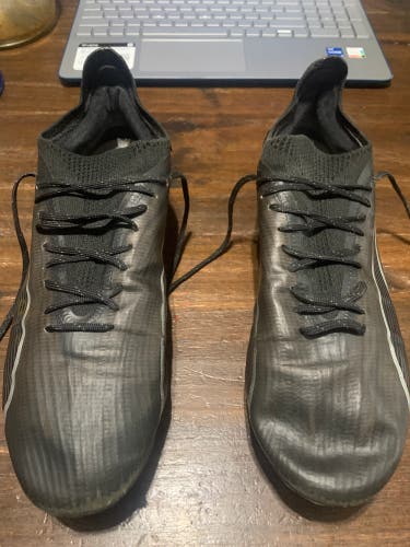 Black Men's Size M 9.5 (W 10.5) Puma Ultra Cleats (Used)