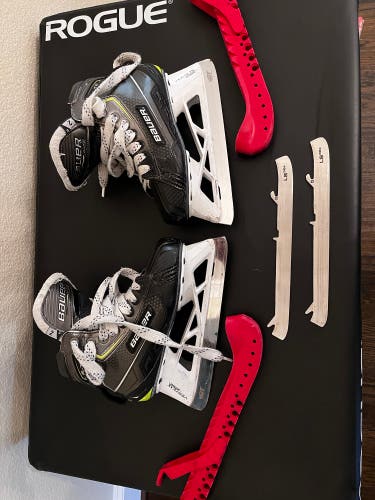 Bauer Elite Hockey Goalie Skates Regular Width  Size 2 (Used)