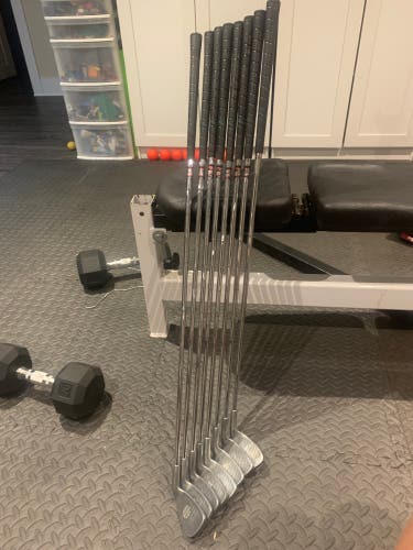 Women's Left Hand Iron Set Regular Flex Steel Shaft (Used)