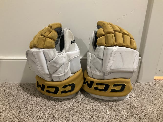 Tomas Hertl Vegas golden knights pro stock/game used gloves 2024-25. Photo matched