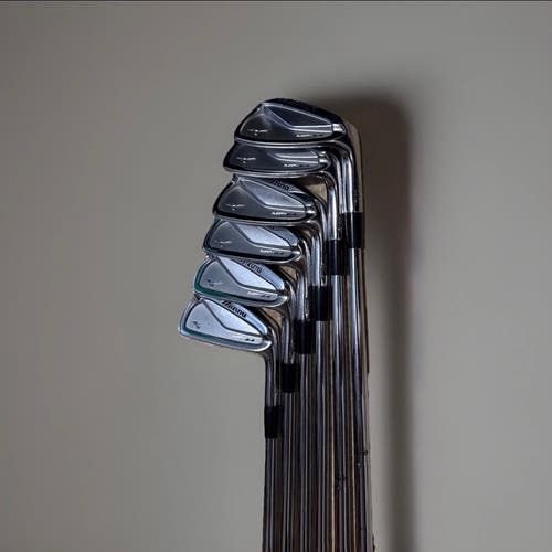 Men's Mizuno MP-64 Right Handed Iron Set Stiff Flex  Steel Shaft (Used)
