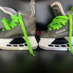 Bauer Hockey Skates Regular Width Size 1 (Used)