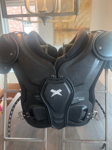 Large Youth Xenith Velocity 2 Shoulder Pads (Used)