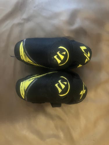 Medium Junior Warrior Alpha LX 40 Elbow Pads (Used)