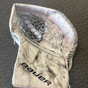 Used Bauer VAPOR HYPERLITE 2 Senior Goalie Catcher White 11858-S000077962