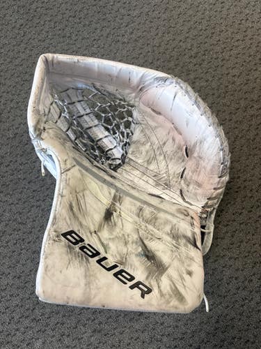 Used Bauer VAPOR HYPERLITE 2 Senior Goalie Catcher White 11858-S000077962