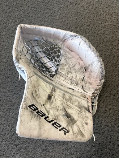 Used Bauer VAPOR HYPERLITE 2 Senior Goalie Catcher White 11858-S000077962