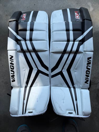 26" Vaughn Velocity V10 Youth Goalie Leg Pads (Used)