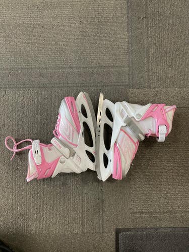 Used SOFTEC Intermediate Hockey Skate White And Pink Intermediate 6.0 11614-S000219261