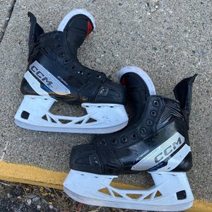 Junior CCM Jetspeed FT680 Hockey Skates Size 2 (Used)