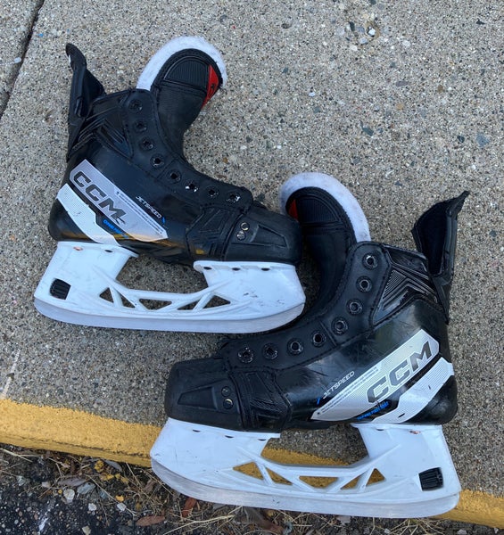 Junior CCM Jetspeed FT680 Hockey Skates Size 2 (Used)