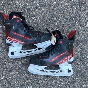 Intermediate CCM Jetspeed XTRA PLUS Hockey Skates Size 5.5 (Used)