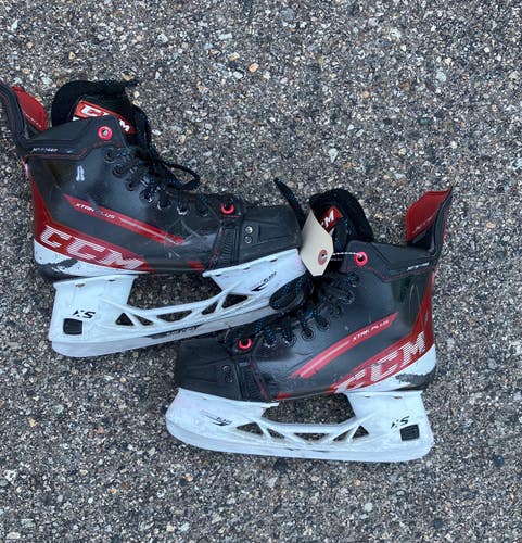 Intermediate CCM Jetspeed XTRA PLUS Hockey Skates Size 5.5 (Used)