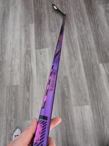 Bauer Twitch Left 77Flex P28 (New)