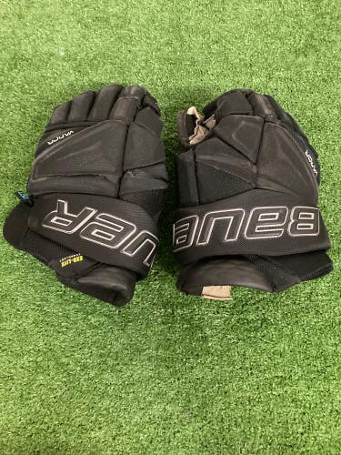 Black Junior Bauer Vapor Hyperlite Gloves 13" (Used)