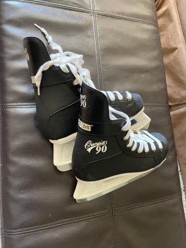 CCM Champion 90 Hockey Skates Size 1 (New)