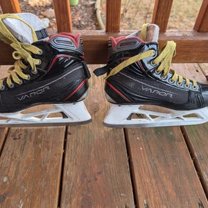 Used Intermediate Bauer Vapor X900 Hockey Goalie Skates Regular Width 5
