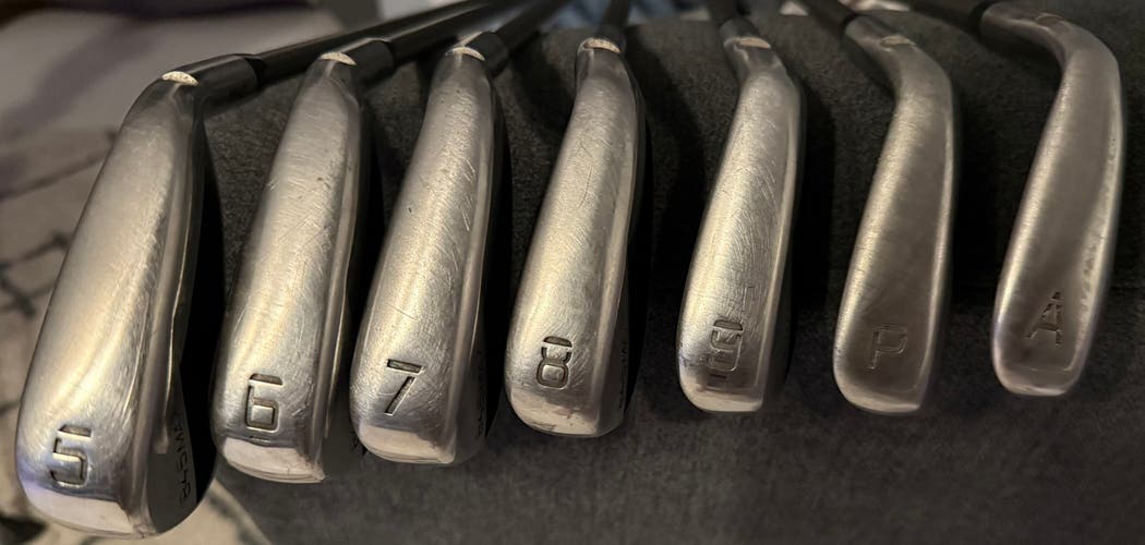 Men's 2021 845 Right Handed Iron Set Regular Flex (7 Clubs) #5 - #9, PW, GW Graphite Shaft (Used)