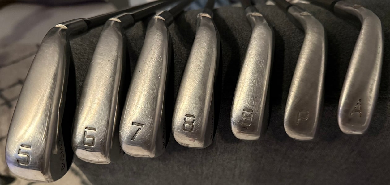 Men's 2021  845 Right Handed Iron Set Regular Flex (7 Clubs) #5 - #9, PW, GW Graphite Shaft (Used)