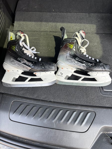 2024 Bauer Vapor Hyperlite 2 Hockey Skates Regular Width Pro Stock 8.5 (Used)