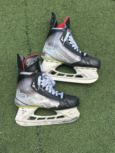 2022 Bauer Vapor Hyperlite Hockey Skates Regular Width   6.5 (Used)