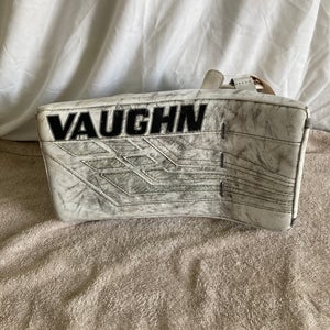 Vaughn Velocity VE8 Regular Goalie Blocker | Size: Intermediate