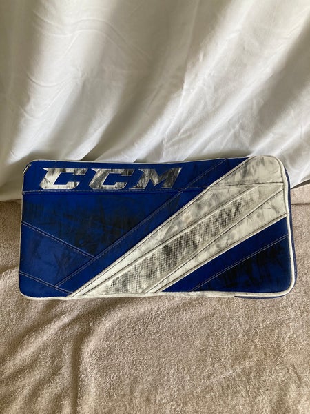 CCM Extreme Flex E5.9 Regular Goalie Blocker | Size: Intermediate