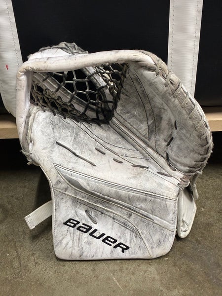 White Senior Bauer M5 Pro Goalie Gloves & Blockers Regular (Used)
