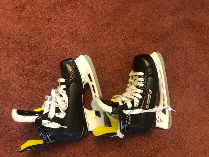 Bauer Supreme S27 Hockey Skates Regular Width Size 4 (Used)