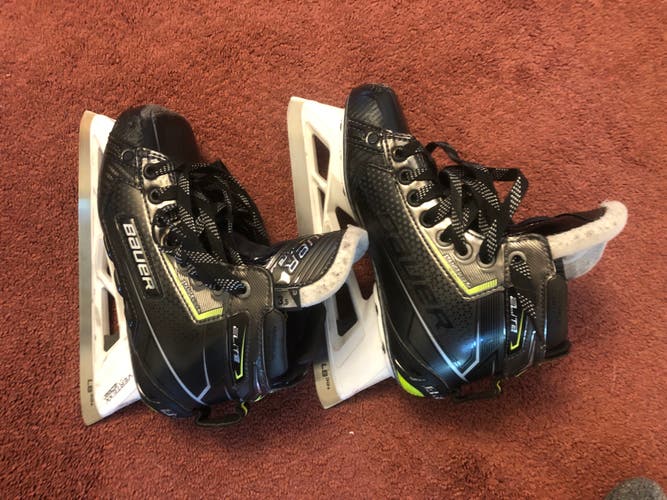 Bauer Elite Hockey Goalie Skates Regular Width Size 3.5 (Used)