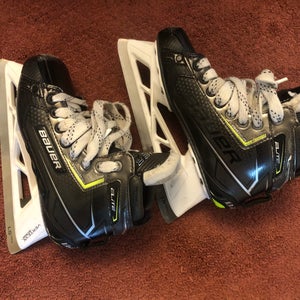Bauer Elite Hockey Goalie Skates Size 4.5 (Used)