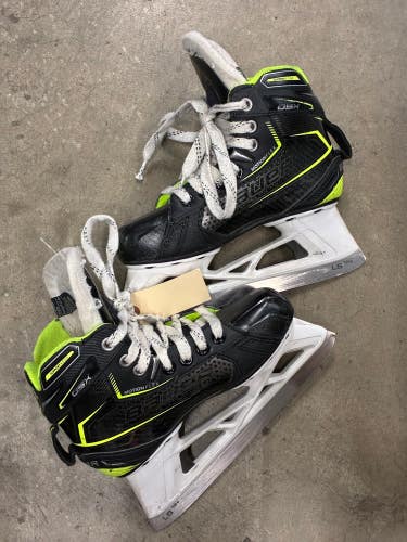 Junior Bauer GSX Hockey Goalie Skates Regular Width Size 1 (Used)