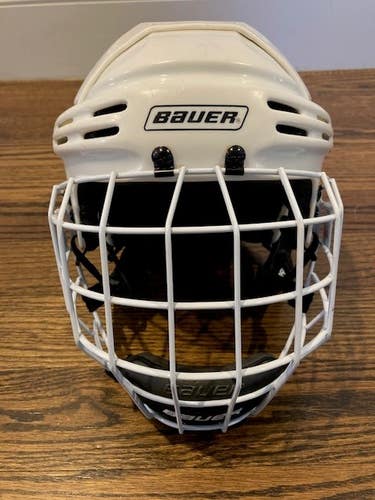 White Large Bauer HH 5000 Helmet (Used)