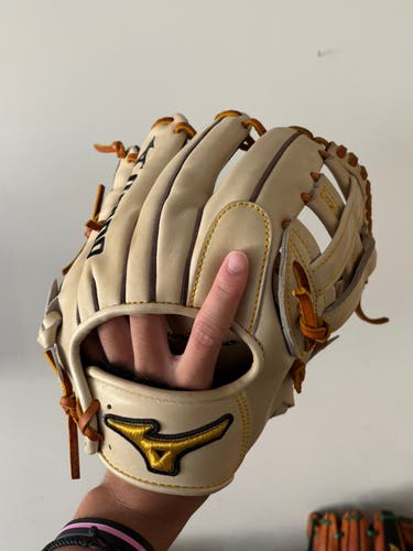 RH Infield Mizuno Baseball Glove 12" (Used)