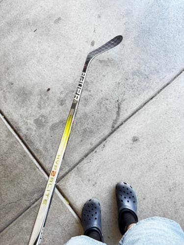 Senior Bauer Vapor Hyperlite 2 Right Handed Hockey Stick P28 (New)