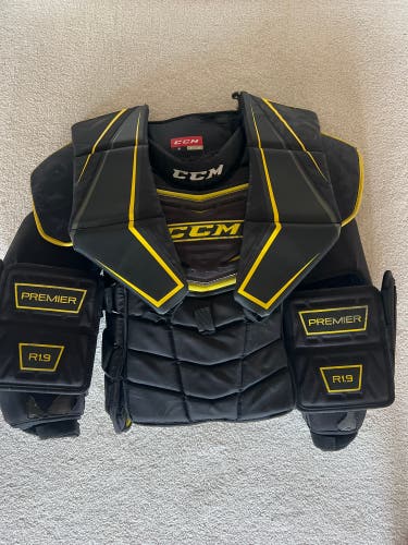 Medium CCM Premier R1.9 Goalie Chest Protector (Used)