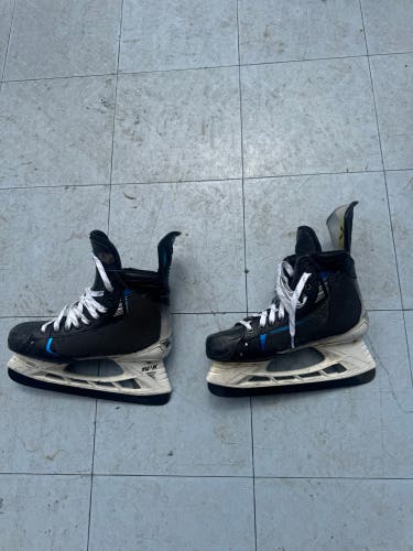 Bauer Vapor Hyperlite 2 Hockey Skates Regular Width  Pro Stock 10 (Used)