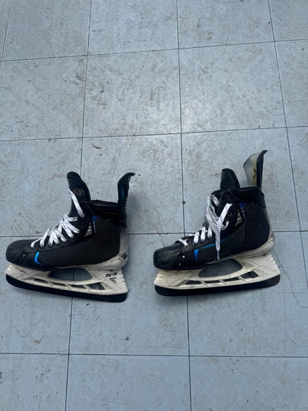 Bauer Vapor Hyperlite 2 Hockey Skates Regular Width  Pro Stock 10 (Used)