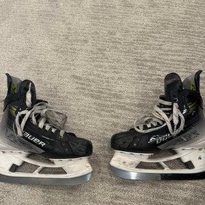 2024 Bauer Vapor Hyperlite 2 Hockey Skates Regular Width   Size 5 (Used)