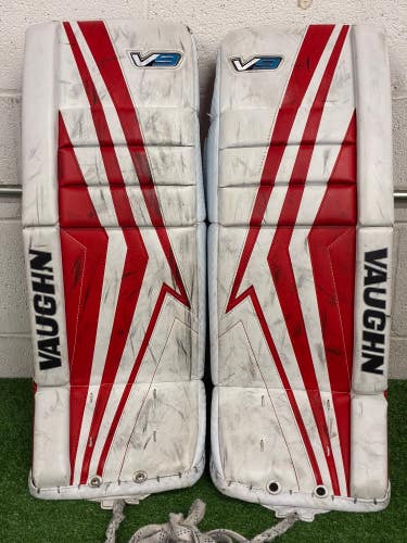 26" Junior Vaughn Velocity V9 Goalie Leg Pads (Used)