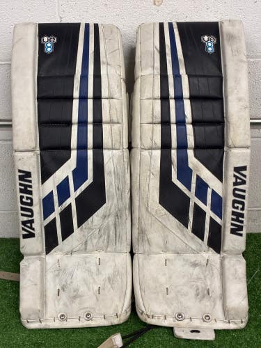26" Junior Vaughn Velocity VE8 Goalie Leg Pads (Used)
